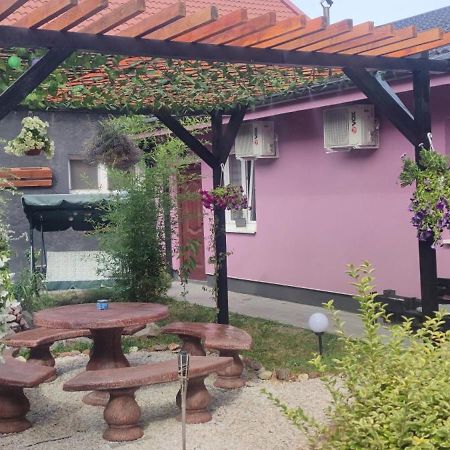 Zen Apartmani Ζρένιανιν Εξωτερικό φωτογραφία